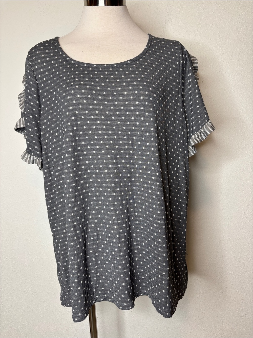 Rose & Olive Gray Polka Dot Short Sleeve Ruffle Top